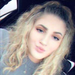 Meet your Posher, Chloe